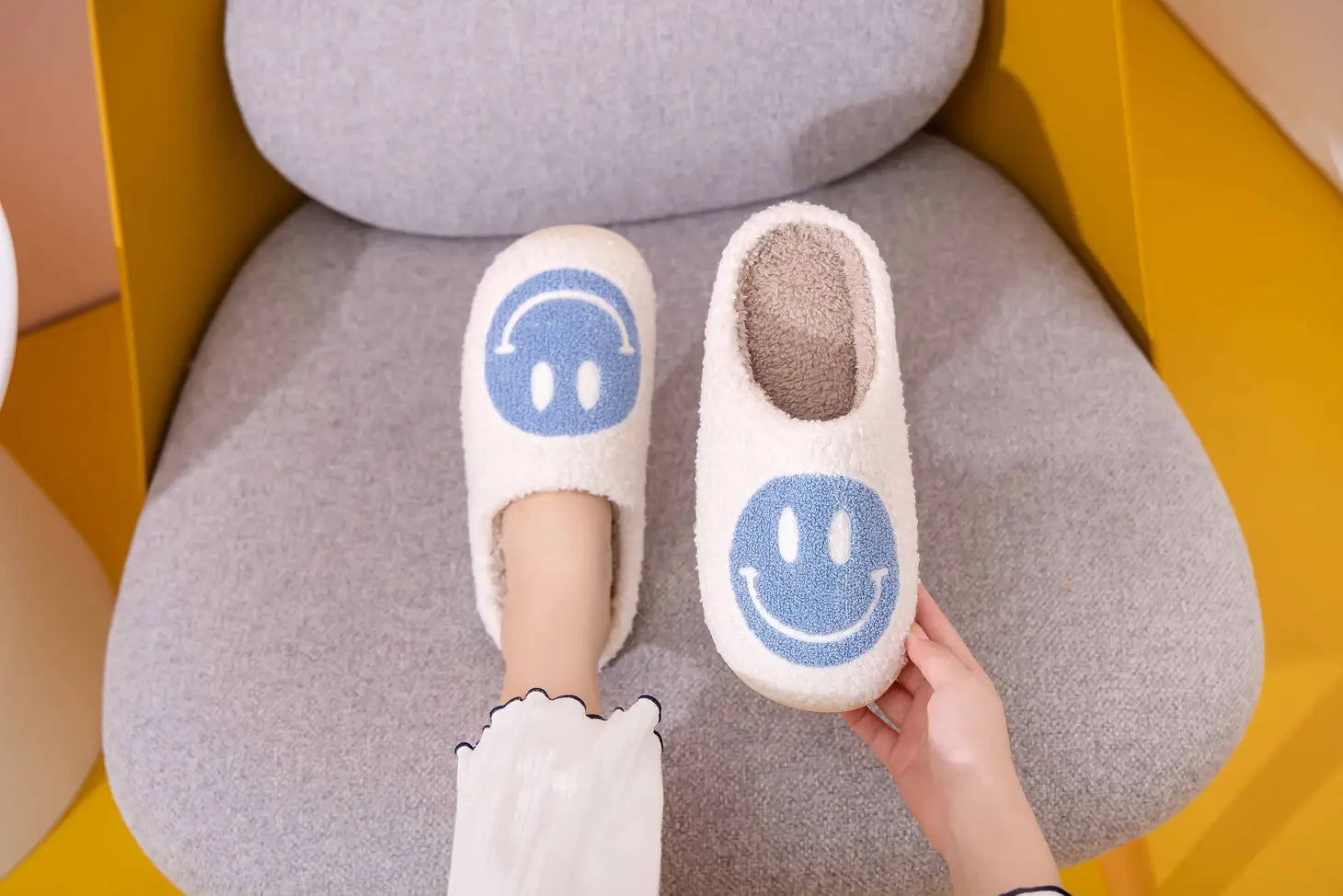 さらに100円引き◆LMC◆BEAR ROOM SLIPPER BLUE Amazon.com: Care Bears Bedtime Bear Slippers with Anti-Slip